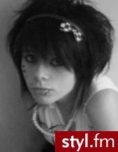 Atarsza juz fryzura...
Krótkie w miare wlosy...
Wycieniowane z góry... - EMO Alternatywne Średnie Fryzury