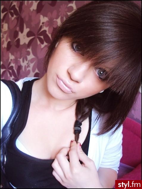 Średnie Fryzury