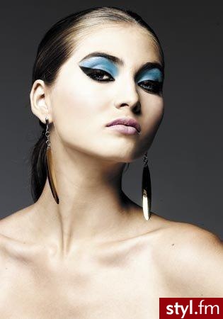 eyeliner Inglot. Szukaj w sklepach Inglot. Cena: 39 złotych (w promocji 29 złotych). - Makijaże