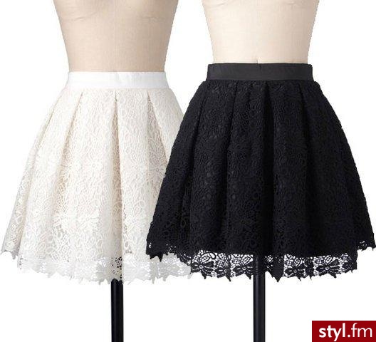 Do wyboru niewinna, romantyczna biel lub nieco gotycka, elegancka czerń. Spódnice kosztują 84,99 dol. USA. Do kupienia w sklepie ModCloth. - Pozostałe Ciuchy Moda