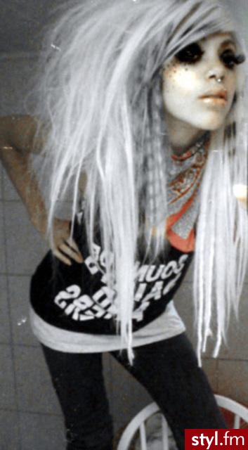 Miryam Sater - Kolorowe EMO Alternatywne Długie Fryzury
