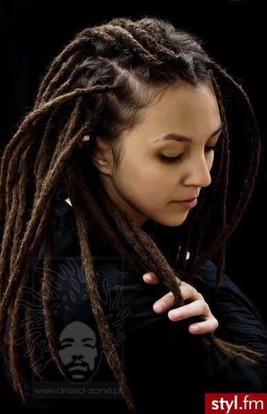 Dredy http://www.dread-zone.pl - Dredy Alternatywne Średnie Fryzury