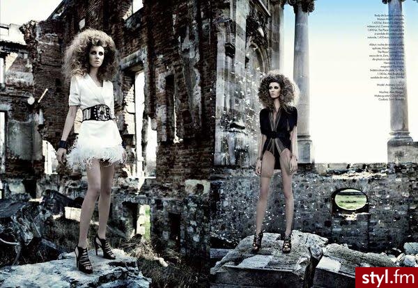 Podoba mi się ta sukienka z paskiem (po lewej stronie) ;) - Pozostałe Ciuchy Moda
