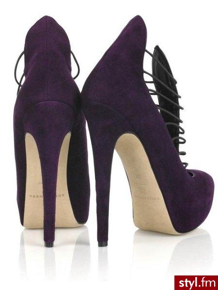 Szpilki Brian Atwood

Można je kupić w internetowym sklepie NetAPorter. Kosztują 625 euro. - Pozostałe Buty Moda