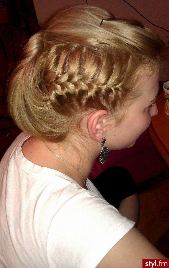 Blond Upięcie Proste Wieczorowe Średnie Fryzury