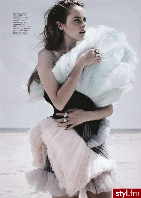 Isabel Lucas w kreacji Victor & Rolf. Isabel Lucas w kreacji Victor & Rolf - Pozostałe Ciuchy Moda