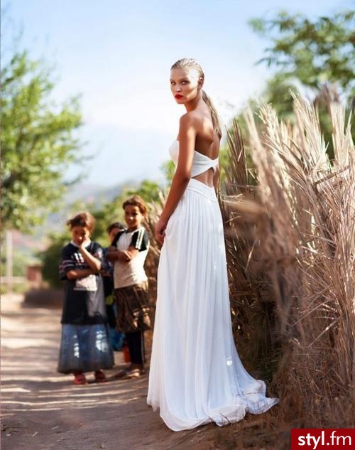 Sukienki Moda