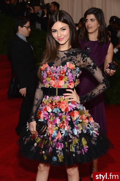 Victoria Justice - Wieczorowe Sukienki Moda