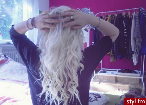 Blond Rozpuszczone Kręcone Na co dzień Średnie Fryzury