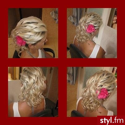 Blond Rozpuszczone Kręcone Wieczorowe Średnie Fryzury