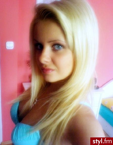 Blond fryzurka :). Frzurka na lato 2010 :) - Średnie Fryzury