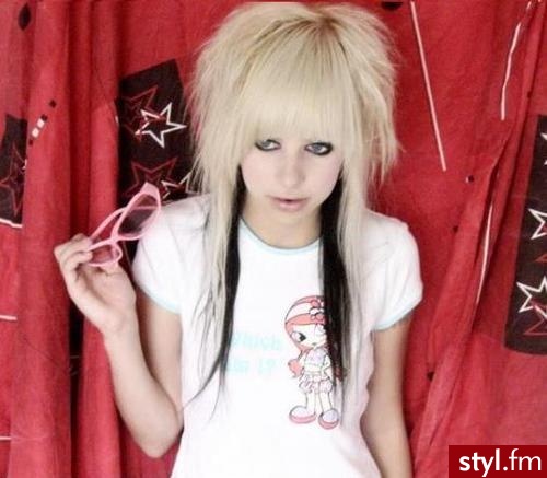 To nie ja xD - EMO Alternatywne Średnie Fryzury