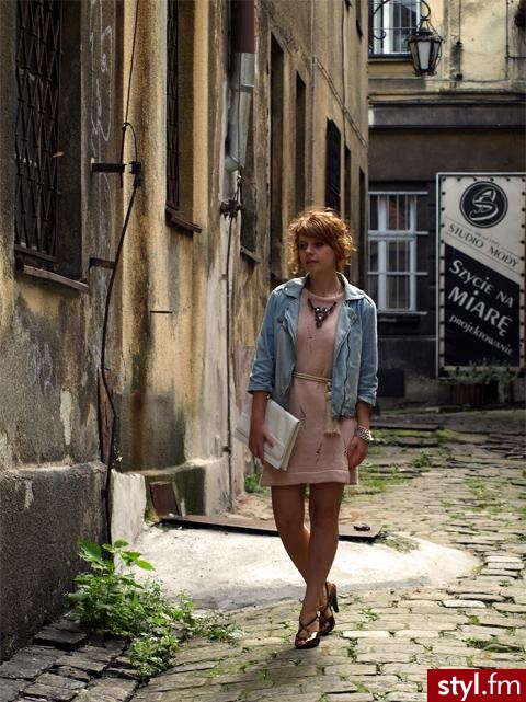 dress- H&M,
jacket- Zara,
shoes- Wawa,
clutch- Primark,
belt- vintage,
necklace- gift from Vintage Market, - Pozostałe Ciuchy Moda