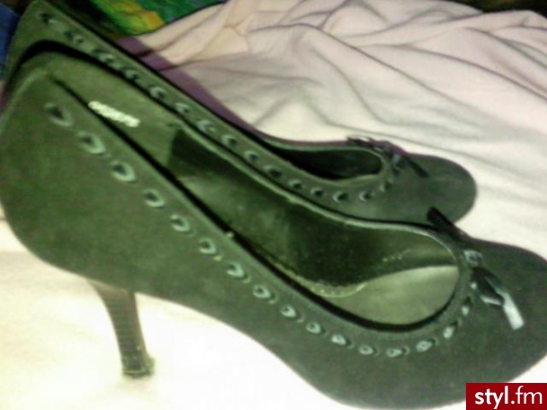 Czolenka Nev Look. Rozmiar: 39

Producent: New Look

Bardzo ladne i eleganckie czolenka z czarnego zamszu firmy New Look. Rozmiar 39. Dlugosc wkladki 25,5, wysokosc obcasa 9cm. Polecam. - Misz-masz