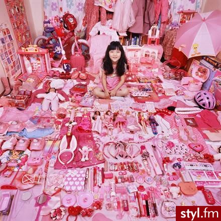 Jeong mee yoon. Troszkę dziwne to, tutaj cała galeria -> http://www.jeongmeeyoon.com/aw_pinkblue.htm - Mój pokój Wnętrza