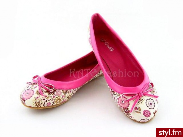http://allegro.pl/item359601797__wiosna_tez_nosi_te_buty_39.html

<-- Tu można kupić te cudeńka xD
Cena:55,00 :)
Wys. Obcasa:Brak xD - Pozostałe Buty Moda