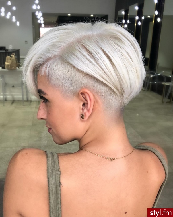 Blond Rozpuszczone Proste Na co dzień Krótkie Fryzury