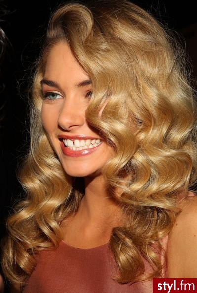 Blond Rozpuszczone Kręcone Na co dzień Długie Fryzury