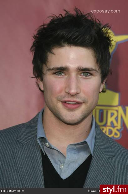 Matt Dallas - Średnie Męskie Fryzury