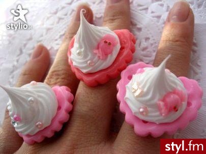 Pierścionki *__*
eyy one są boskiee *__*
nie wiecie gdzie można kupić takie rzeczyy? ;( - Pozostałe Dodatki Moda