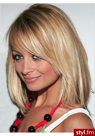 Nicole Richie - Średnie Fryzury