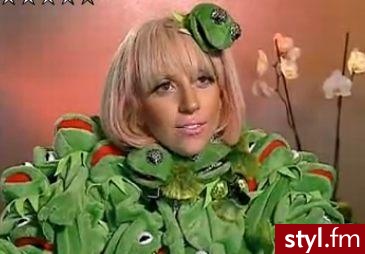 Lady Gaga. Kolejne dziwactwo Gagi... - Pozostałe Ciuchy Moda