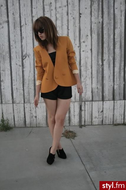 Jeżeli zdjęcie znajduje się już w galerii poproszę o link - Moda uliczna Inne Moda