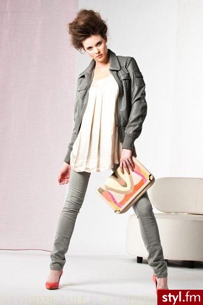 kurtka Tally Weilj 169,90 zł, top Top Secret 89,90 zł, kopertówka Mango 249 zł, jeansy Tally Weijl 179 zł, buty Mango 259 zł - Pozostałe Ciuchy Moda