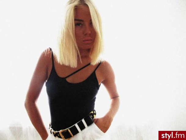 Blond Rozpuszczone Proste Na co dzień Średnie Fryzury
