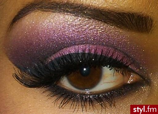 makijaż. Eyes
udpp
nyx jumbo pencil in milk as base
barry m dazzle dust 86(baby pink) in lids
barry m dazzle dust (hot pink) in crease
Mac carbon e/s outer v and crease
mac naked lunch e/s as highlight
mac all that glitters e/s for blending crease  - Makijaże