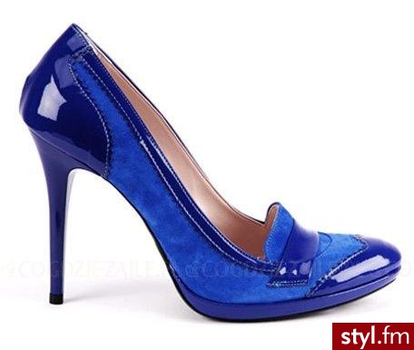 Szpilki. INFORMACJE O PRODUKCIE:
Eleganckie, kobiece, bardzo wysokie szpilki. Ciekawy efekt daje połączenie niebieskiego zamszu z granatowymi, błyszczącymi wstawkami. Załóż je do niebieskiego, wiosennego płaszcza i lekko rozszerzanej, plisowanej spódnicy - Pozostałe Buty Moda