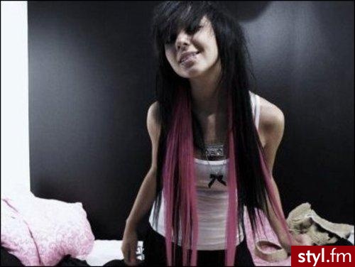 Jeśli zdjecie jest juz w galerii powiedz :) - EMO Alternatywne Średnie Fryzury