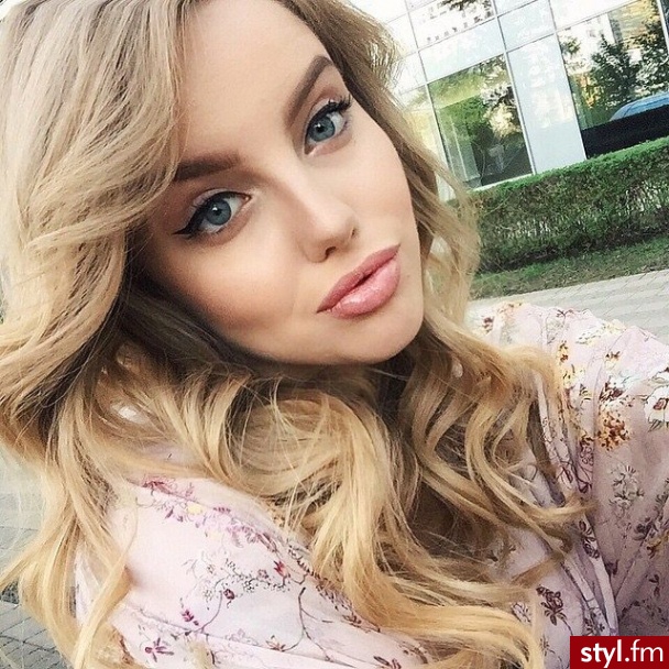Blond Rozpuszczone Kręcone Na co dzień Średnie Fryzury