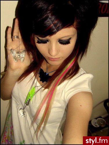 (\",) - EMO Alternatywne Średnie Fryzury