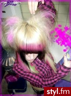 to nie moja fotka ^^ jeżeli to zdjecie znajduje sie juz w galerii prosze napisac, to usune xd - EMO Alternatywne Średnie Fryzury