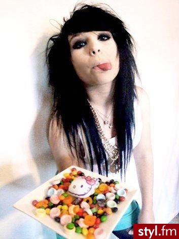 (\",) - EMO Alternatywne Średnie Fryzury