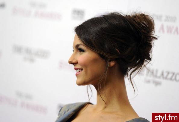 Victoria Justice - Brązowe Upięcie Proste Na co dzień Długie Fryzury