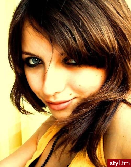 Średnie Fryzury