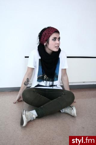 Jeżeli zdjęcie znajduje się już w galerii poproszę o link - Moda uliczna Inne Moda