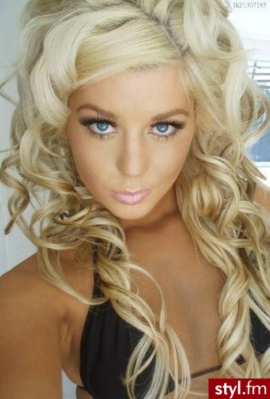 Blond Rozpuszczone Kręcone Wieczorowe Długie Fryzury