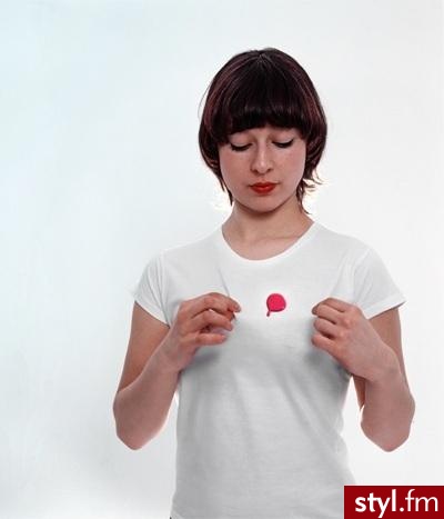 Broszka w kształcie plamki np.po farbie co wy na to ?? - Moda uliczna Inne Moda