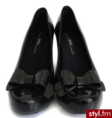 pantofle Melissa. pantofle Melissa. Cena: 289,90 złotych, do kupienia w butiku Lolly Pop w warszawskim CH Blue City oraz w sklepie internetowym. - Pozostałe Buty Moda