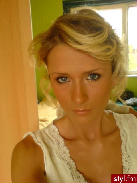 Średnie Fryzury
