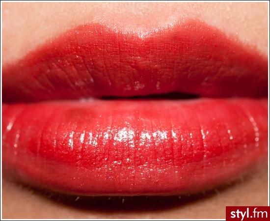 CoverGirl Enthrall Lip Perfection Lipcolor - Dzienne Makijaże