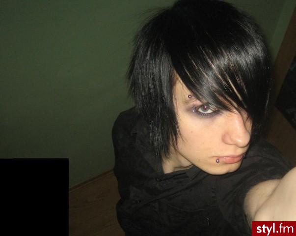 zdjecie pochodzi z Jedynej mojej strony jaką posiadam!!Nie mam zadnych fotek.pl, naszej klasy, grona, i innych badziewi!
http://vampirefreaks.com/Silent_Scream_PL - EMO Alternatywne Średnie Fryzury