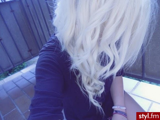 Blond Rozpuszczone Kręcone Na co dzień Średnie Fryzury