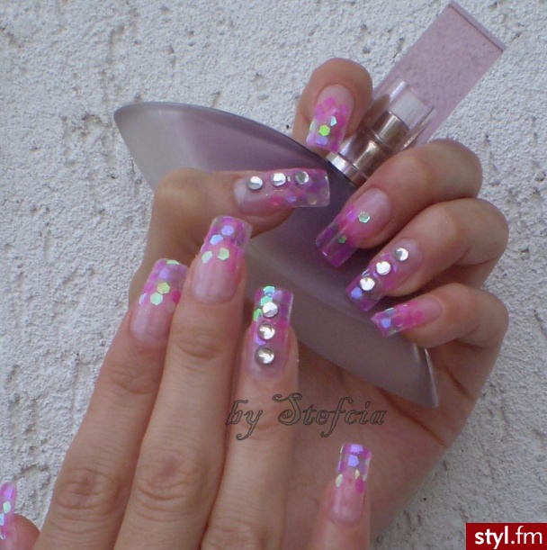 rozowe pazurki. źródło : http://nailsofdreams.blog.onet.pl/ - Paznokcie