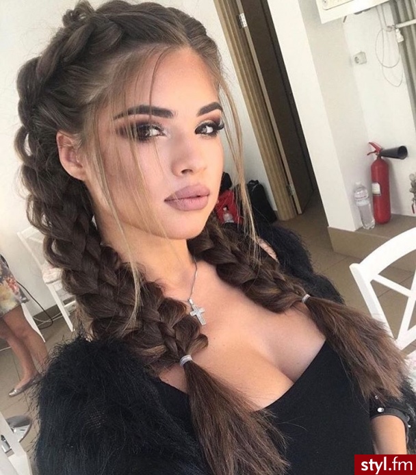 Średnie Fryzury