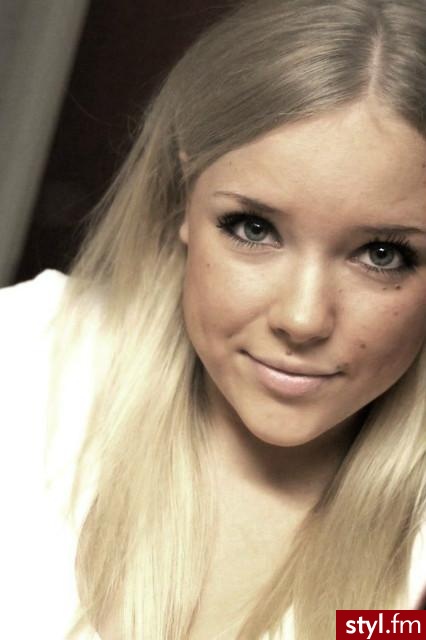 jesli wiecie kto to - piszcie :) - Blond Rozpuszczone Proste Na co dzień Długie Fryzury