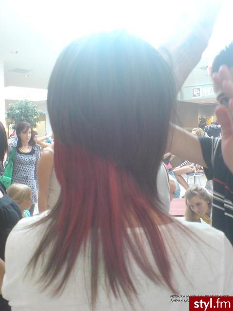 Salon Fryzjerski "EWA" 
C.H. Auchan 
59-220 Legnica 
stylista: Rafał - Długie Fryzury